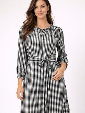✨ Ann Taylor Gingham Dress – Classic Elegance with a Modern Twist